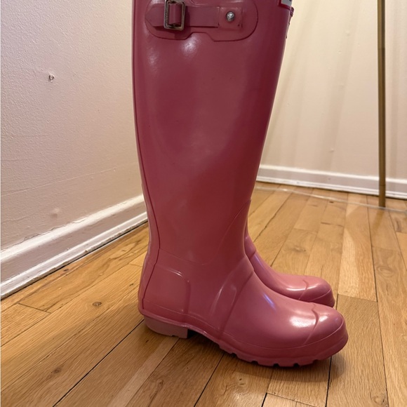 Hunter Pink Glossy Winter & Rain Boots size 6 - Picture 3 of 4